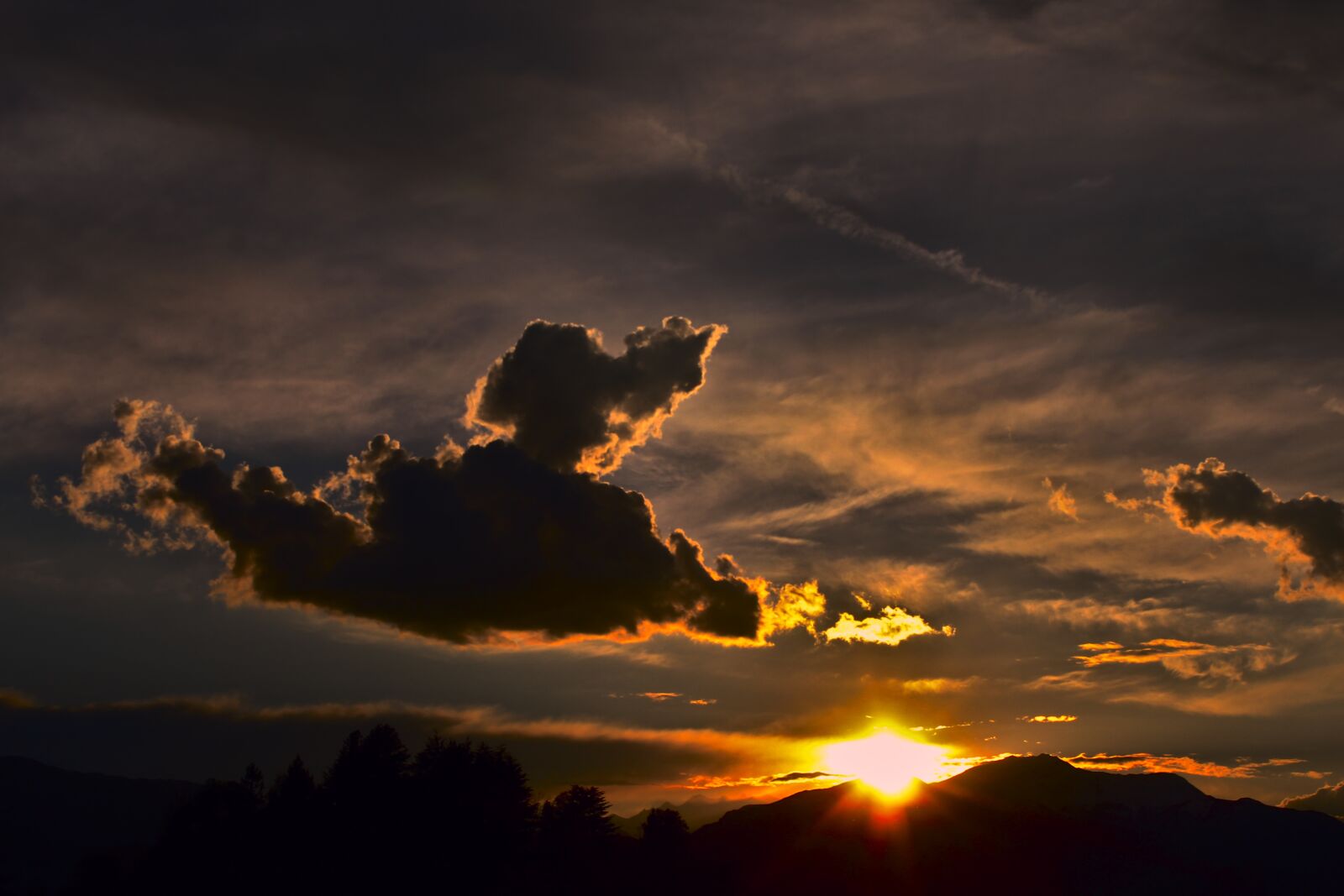 Canon EOS 600D (Rebel EOS T3i / EOS Kiss X5) sample photo. Sun, sunset, light photography