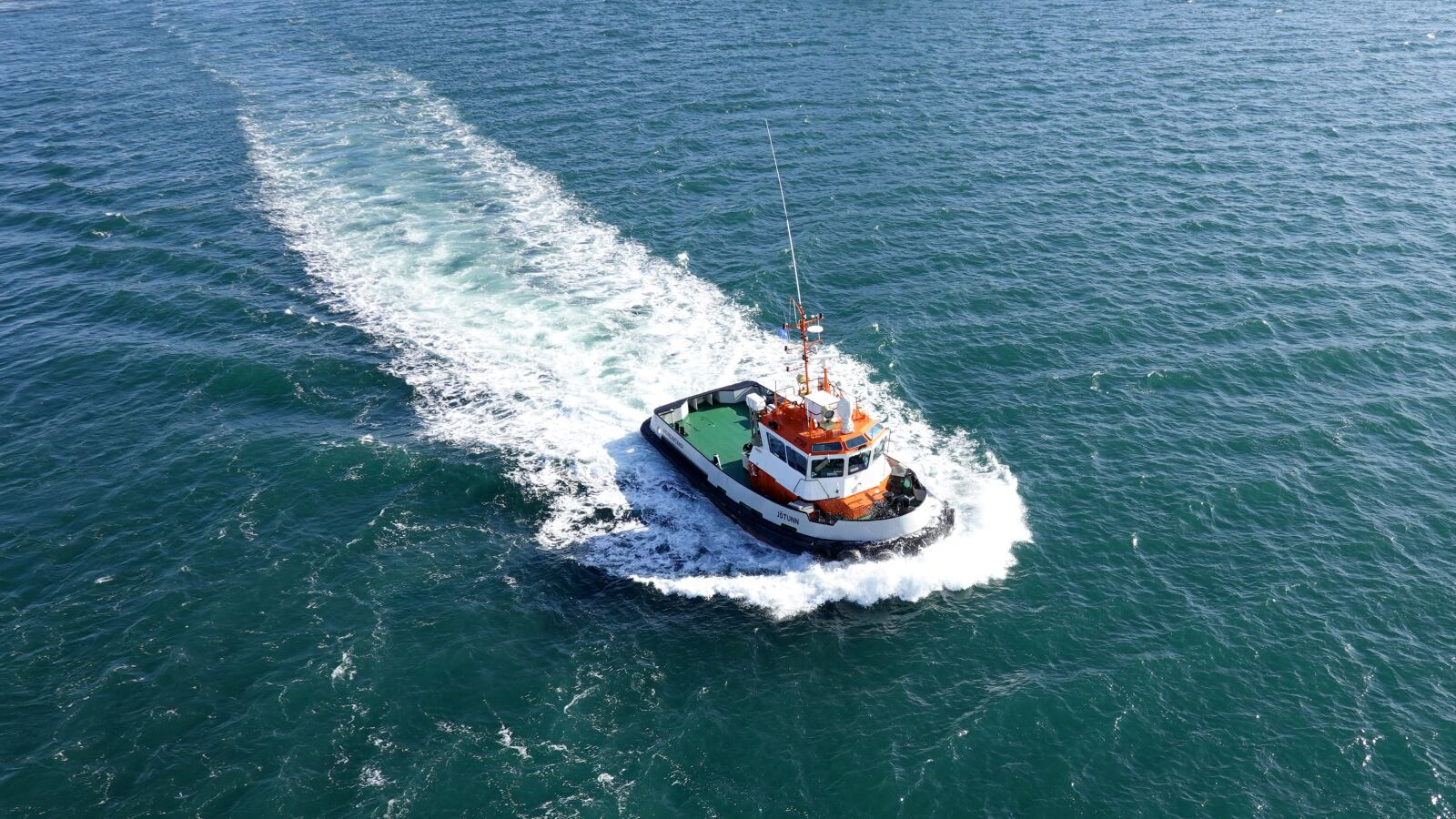 Sony Cyber-shot DSC-RX100 VI sample photo. Pilot, tug, boat photography