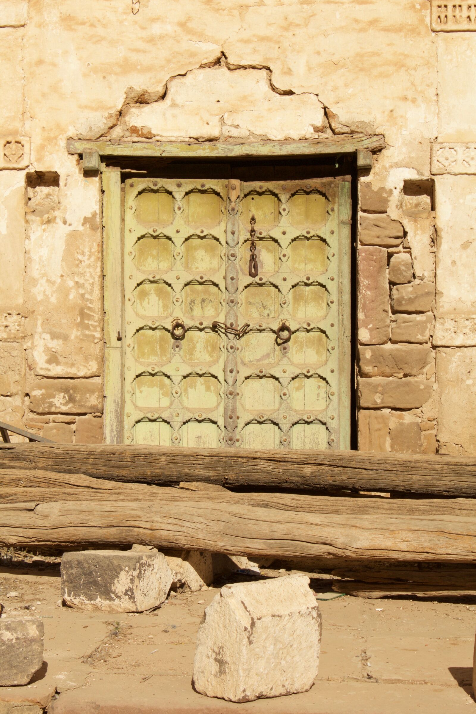 Canon EOS 1200D (EOS Rebel T5 / EOS Kiss X70 / EOS Hi) sample photo. Antique, door, india, palace photography