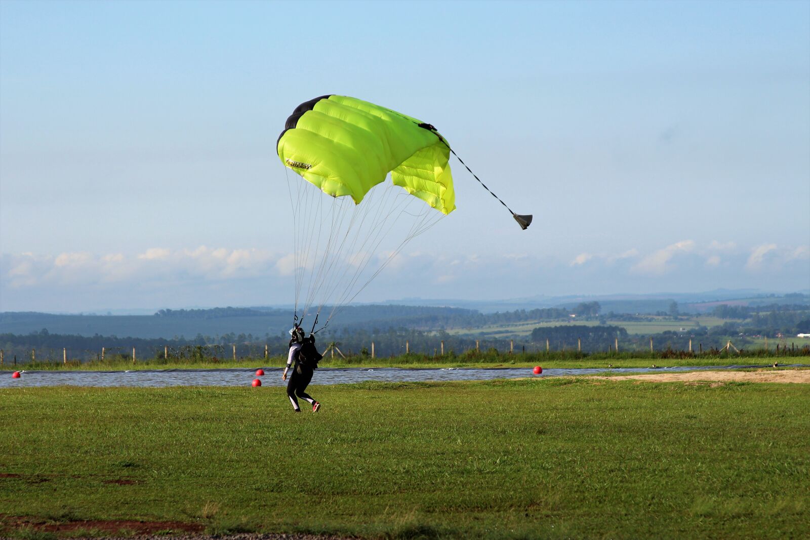 Canon EF 28-135mm F3.5-5.6 IS USM sample photo. Parachute, boituva, skydiving photography