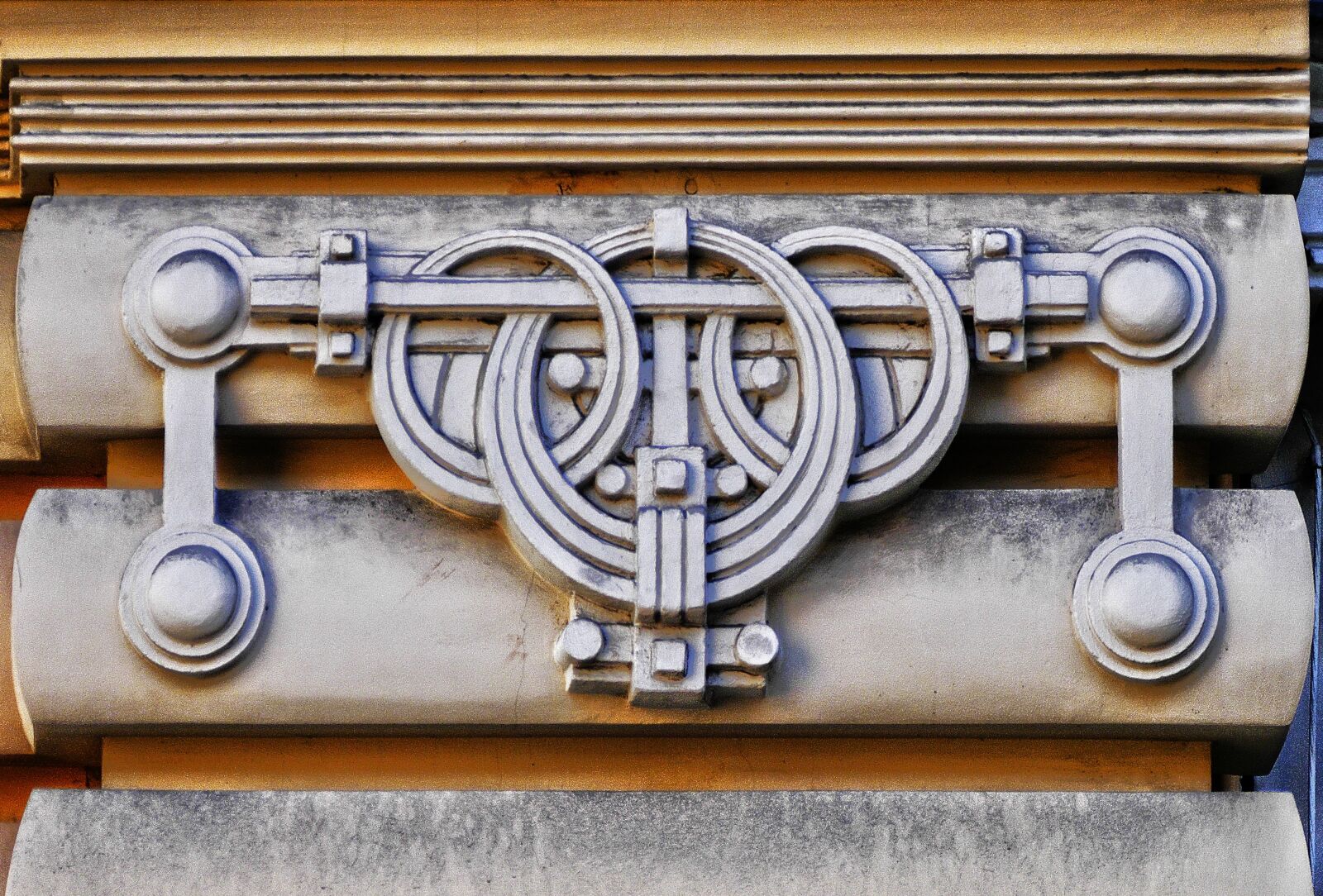 Panasonic Lumix DMC-FZ1000 sample photo. Facade, architecture, detail photography