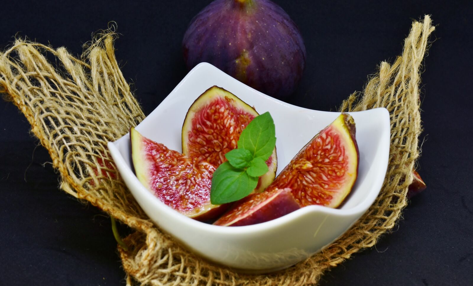 Nikon D7200 sample photo. Fig, sliced, dessert photography