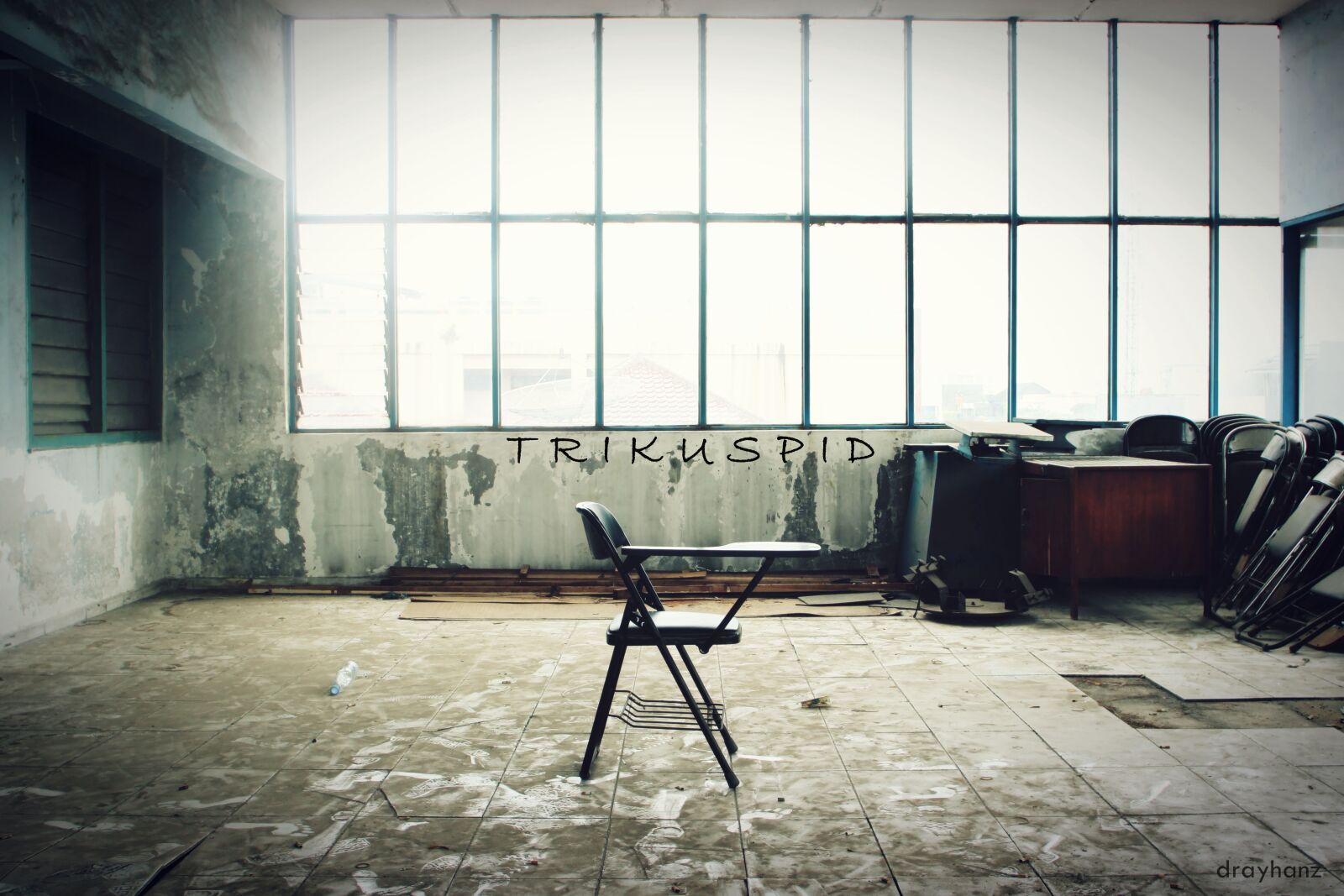 Canon EOS 600D (Rebel EOS T3i / EOS Kiss X5) + Canon EF 24mm F2.8 sample photo. Chair, dirty, empty, hdr photography