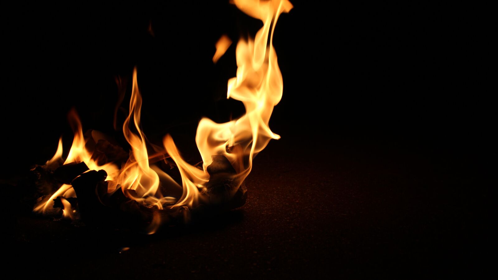 Canon EOS 1200D (EOS Rebel T5 / EOS Kiss X70 / EOS Hi) sample photo. Fire, hot, flame photography