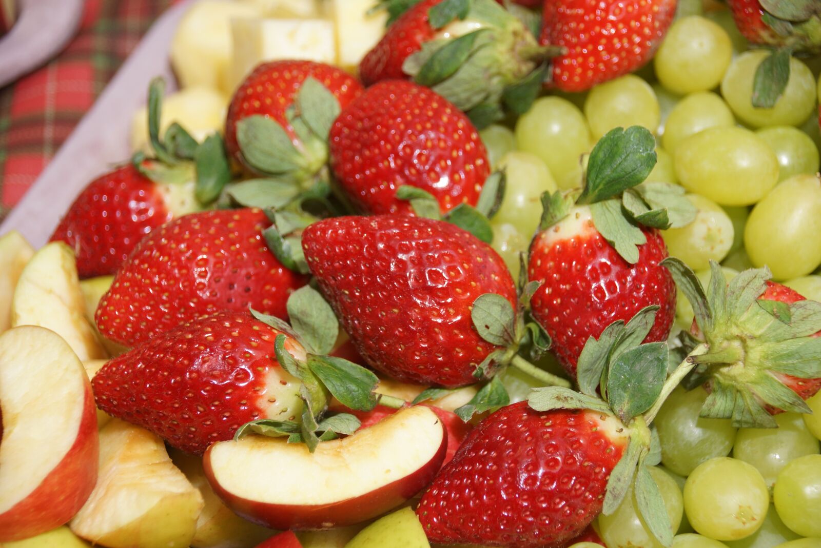 Sony SLT-A77 sample photo. Strawberries, apple, grapes photography