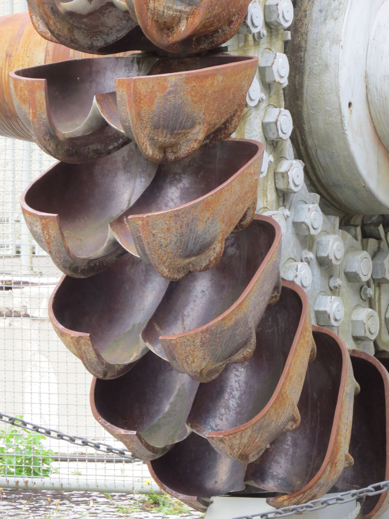 Canon PowerShot SX50 HS sample photo. Metal, turbine, rust photography