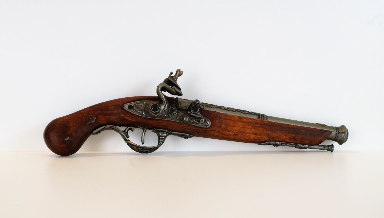 Sony DT 18-70mm F3.5-5.6 sample photo. Pistol, muzzleloader, weapon photography