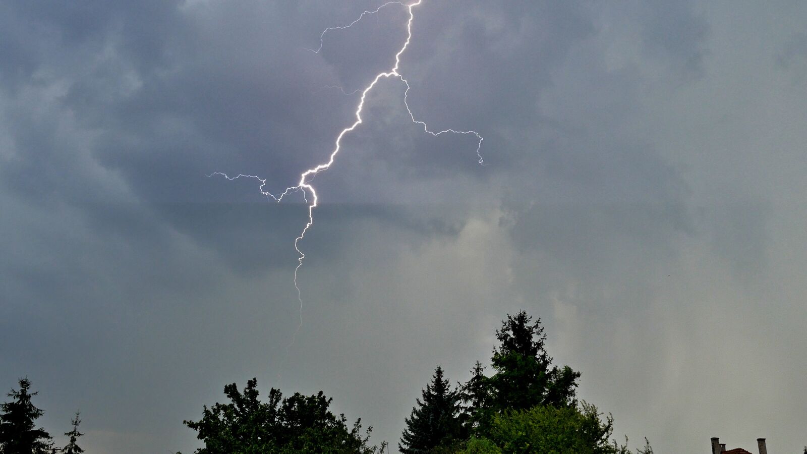 Panasonic Lumix DMC-FZ1000 sample photo. Storm, the sky, weather photography