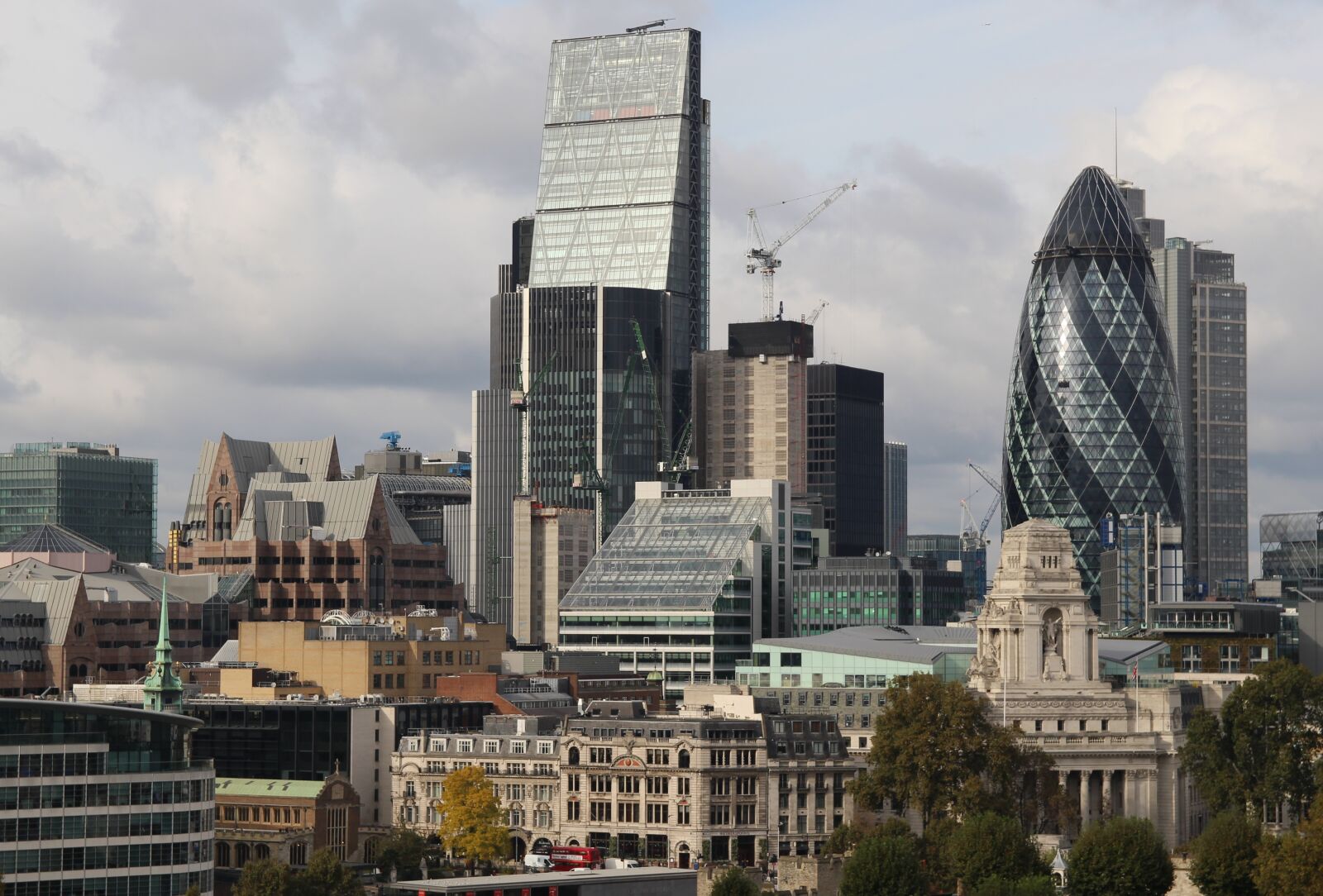 Canon EOS 100D (EOS Rebel SL1 / EOS Kiss X7) sample photo. London, city, cucumber photography