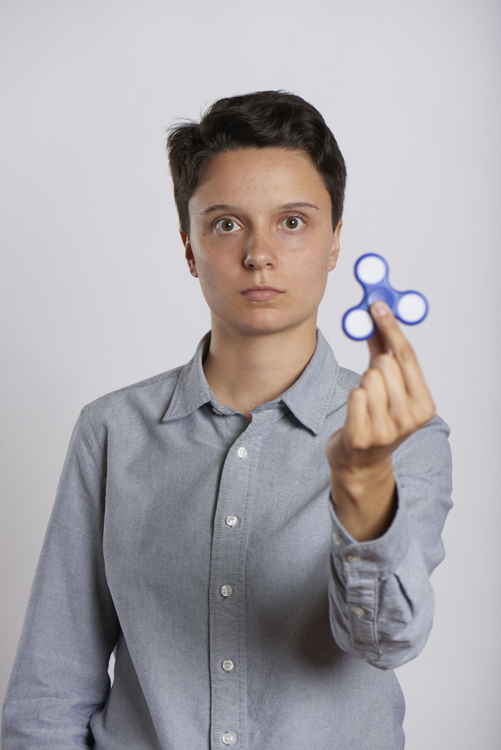Nikon AF-S Micro-Nikkor 105mm F2.8G IF-ED VR sample photo. Fidget spinner, woman, holding photography