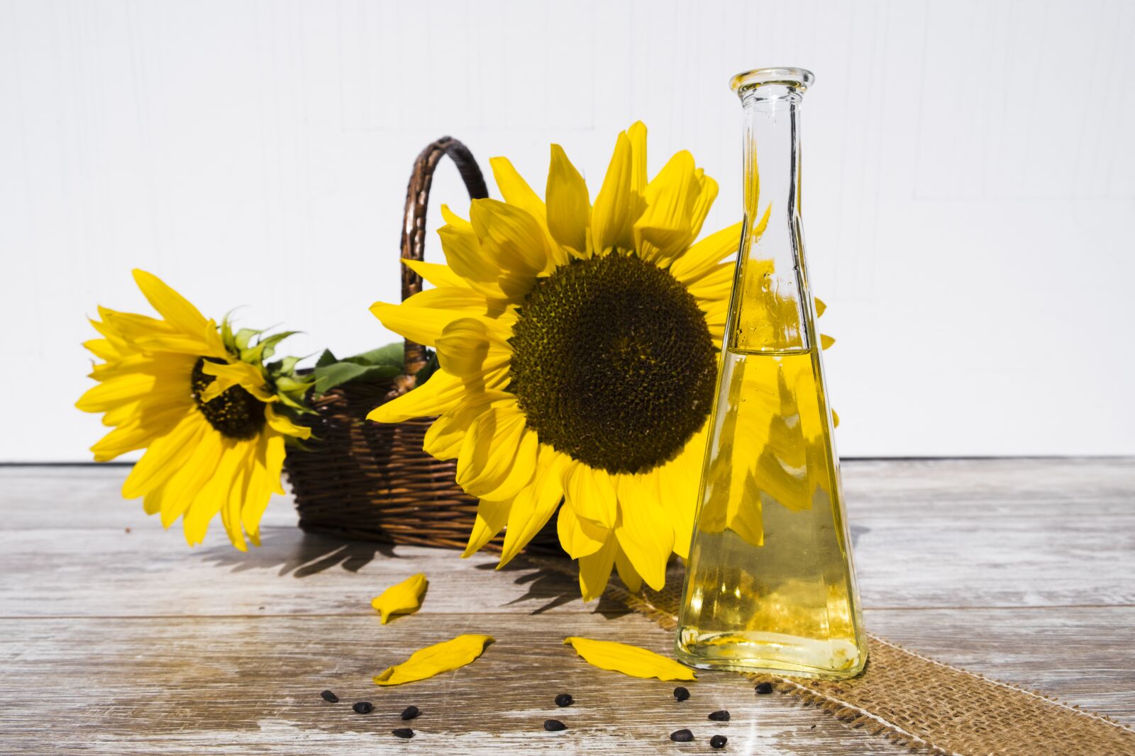 Fujifilm XF 18-55mm F2.8-4 R LM OIS sample photo. Oil, sunflower oil, cooking photography