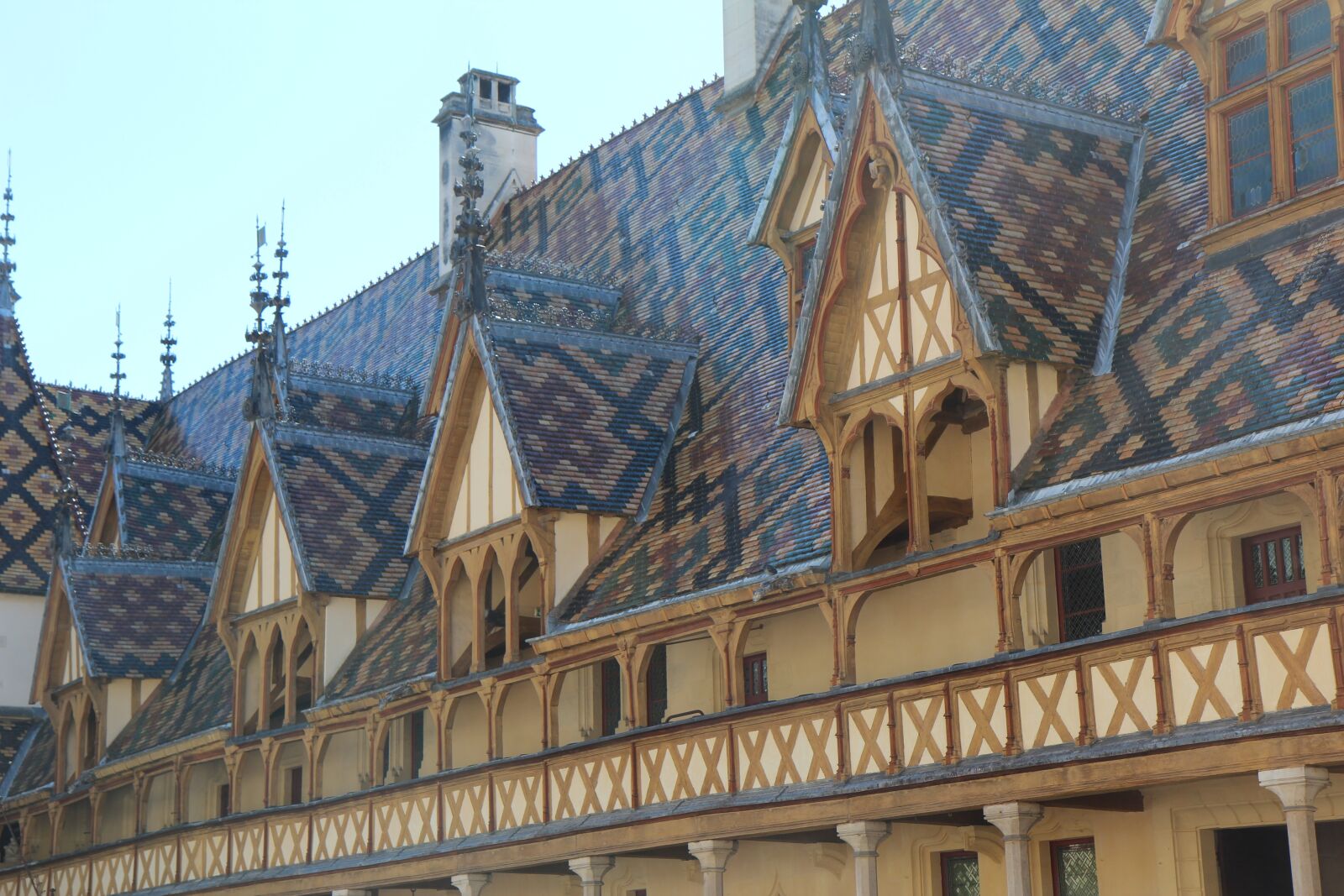 Canon EOS 600D (Rebel EOS T3i / EOS Kiss X5) sample photo. Beaune, hospice de beaune photography