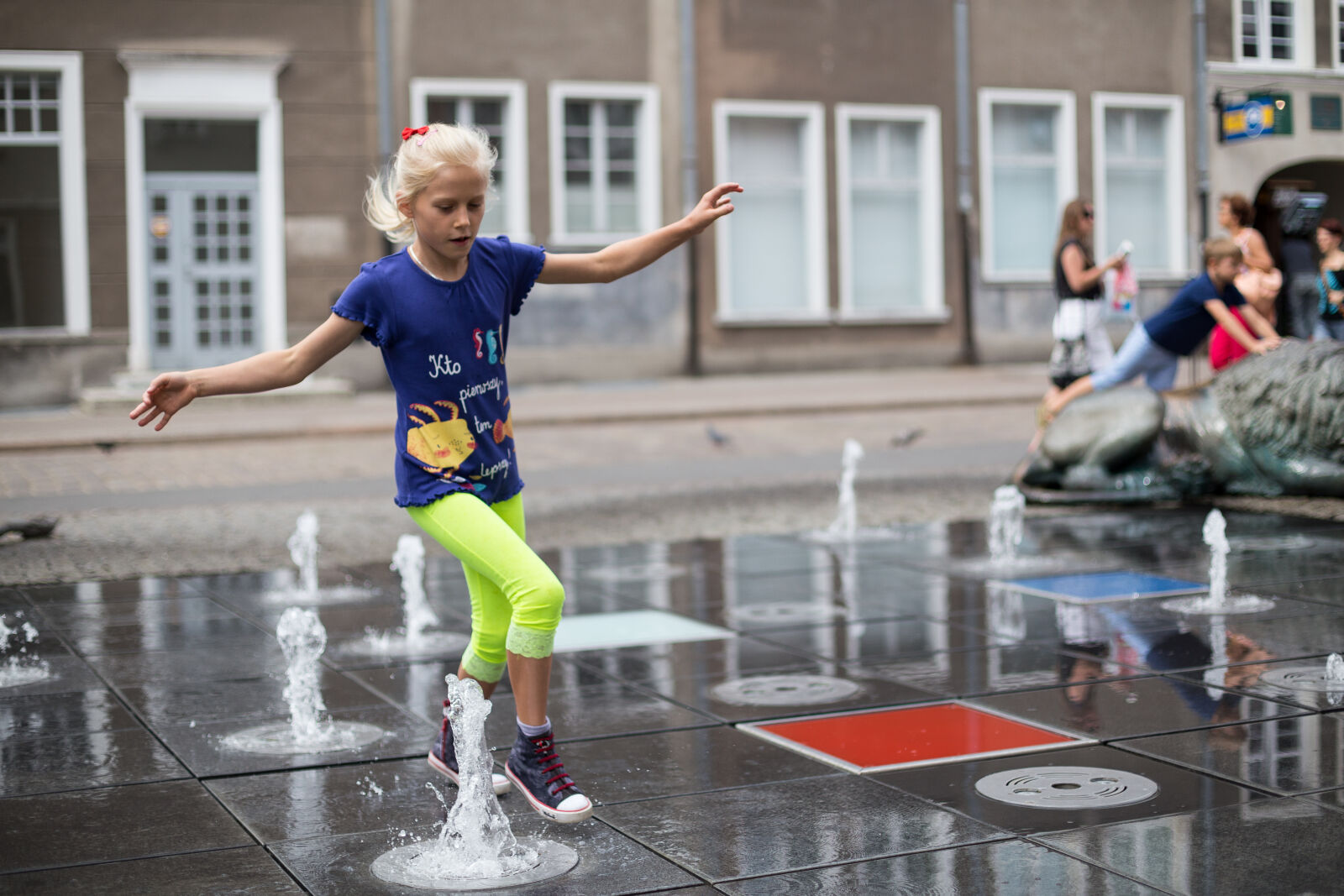Canon EOS 6D + Canon EF 50mm F1.4 USM sample photo. Child, fountain, gdansk, girl photography