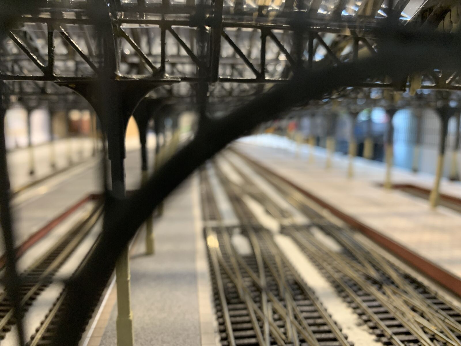 iPhone XR back camera 4.25mm f/1.8 sample photo. N-gauge, station, canopy photography