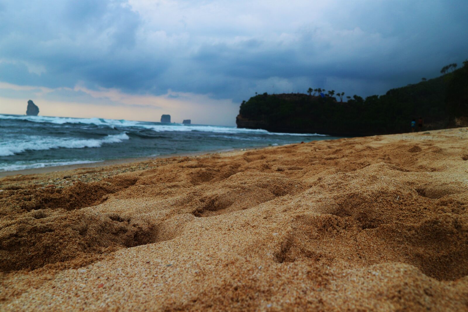 Canon EOS M10 sample photo. Beah, sea, sand photography