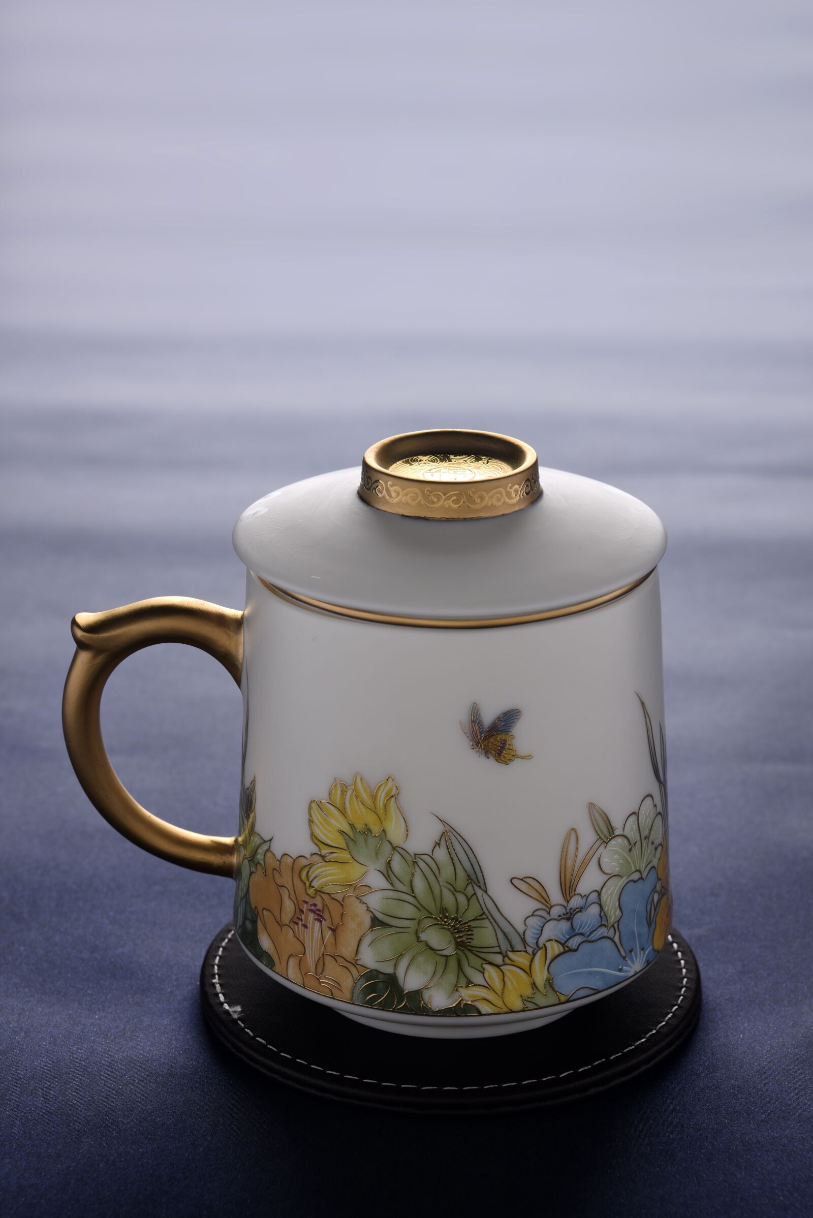 Nikon D810 sample photo. Chinese, porcelain, gold cup photography