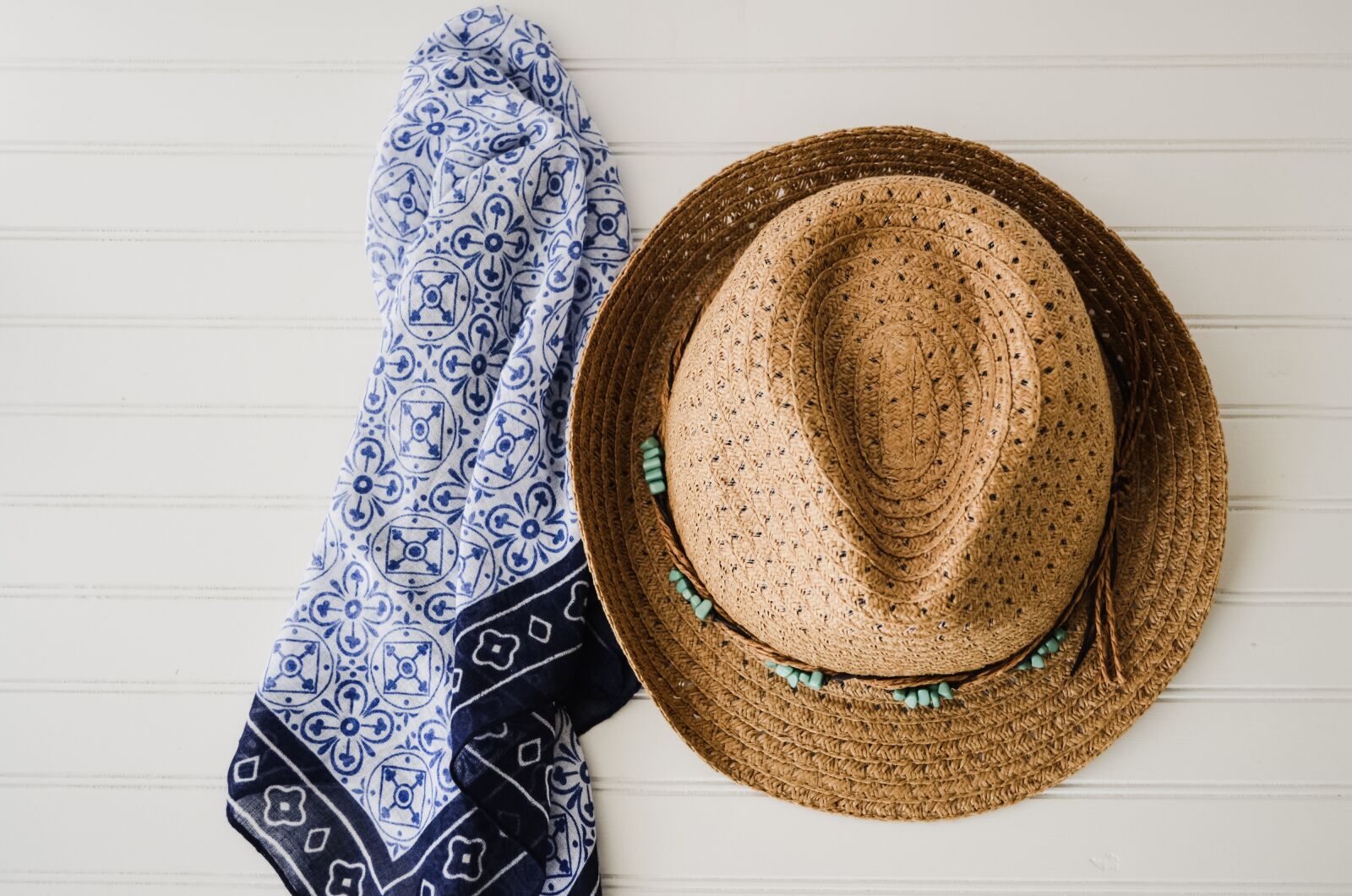 Nikon D5100 sample photo. Hat, scarf, fashion photography