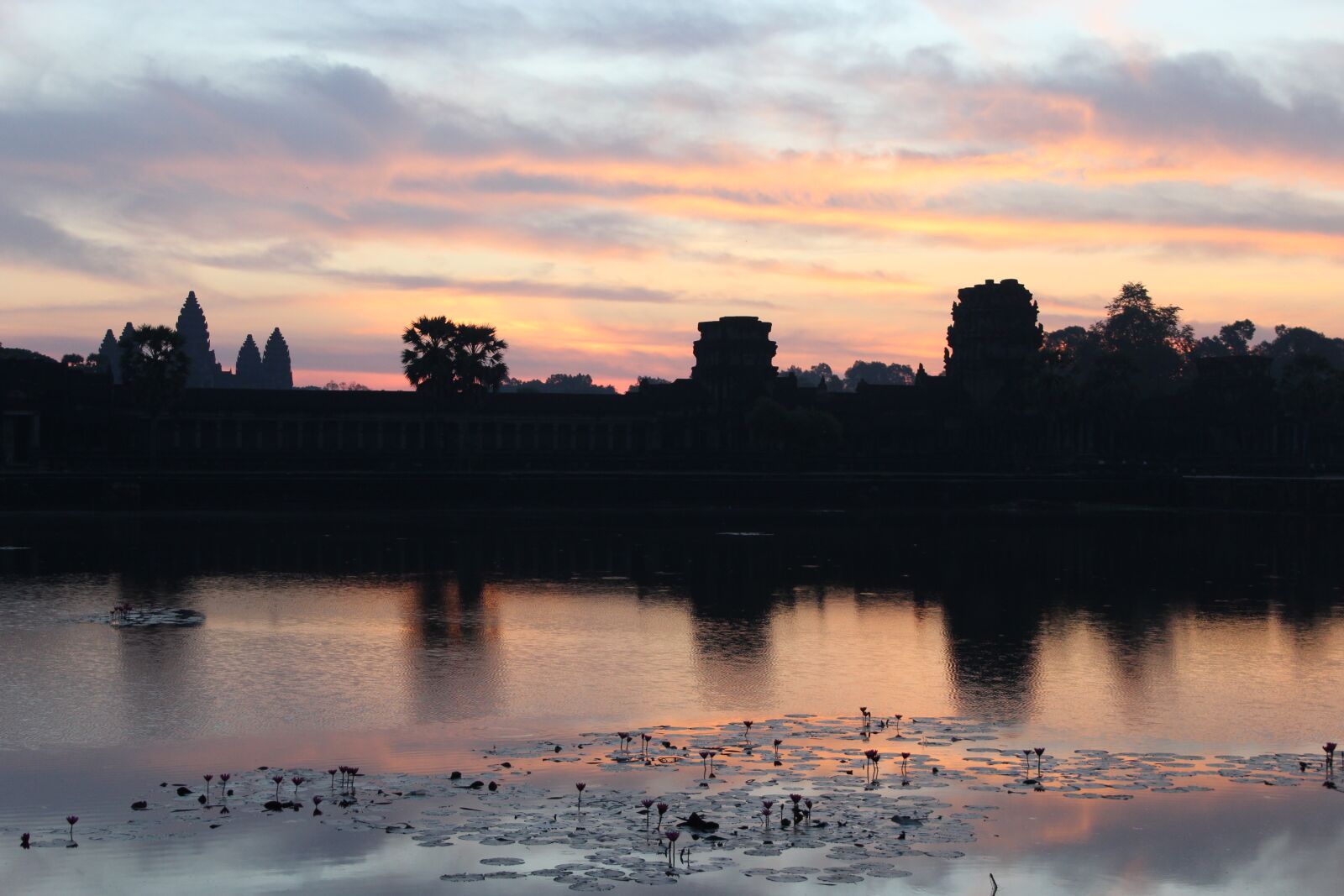 Canon EOS 1200D (EOS Rebel T5 / EOS Kiss X70 / EOS Hi) sample photo. Dawn, temple, travel photography