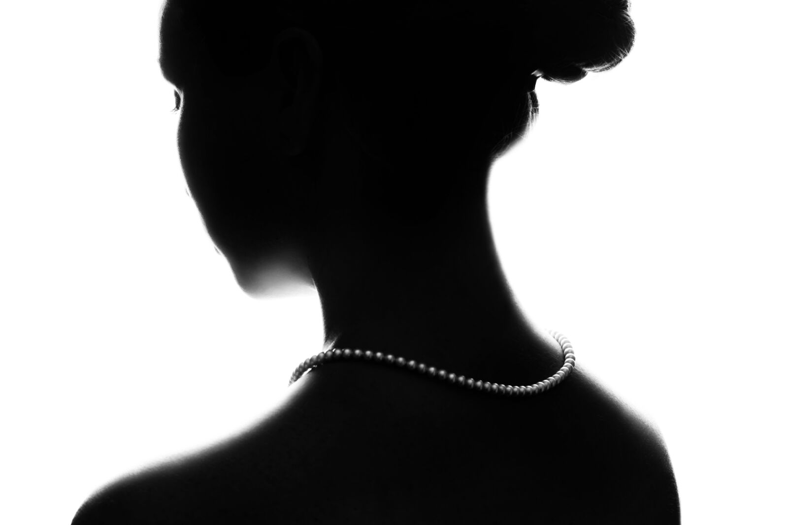 Canon EOS 5D Mark II sample photo. Pearls, pearl, necklace photography