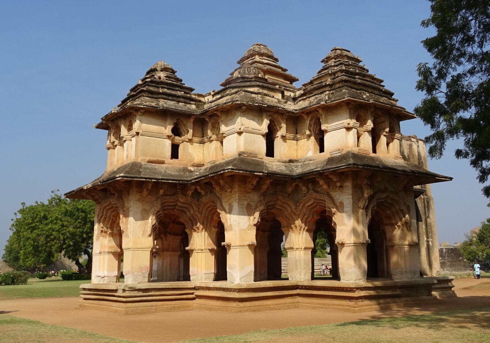 Sony DSC-HX60V sample photo. Lotus mahal, zenana enclosure photography