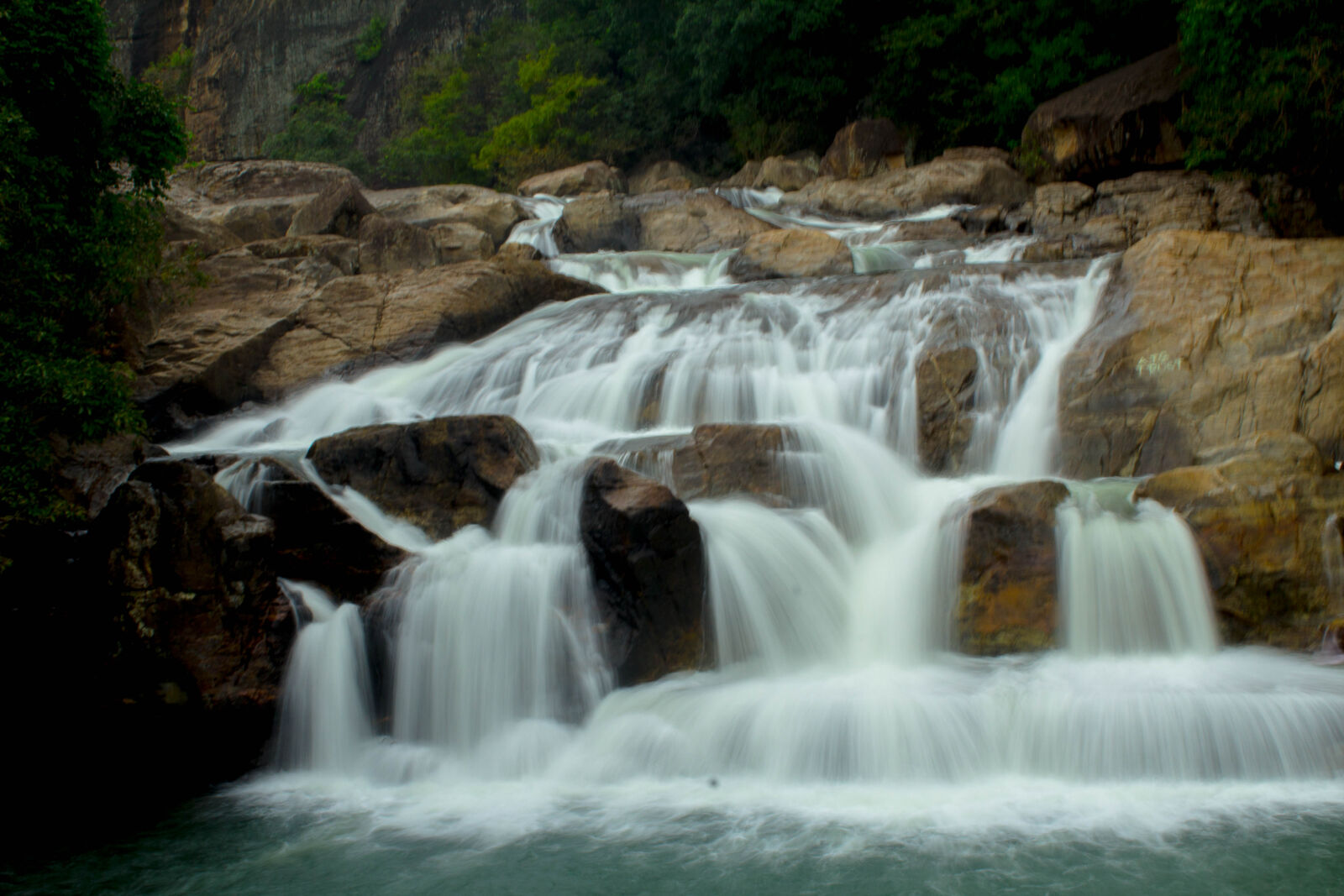 Canon EOS 600D (Rebel EOS T3i / EOS Kiss X5) sample photo. Falls, flow, rocks, water photography