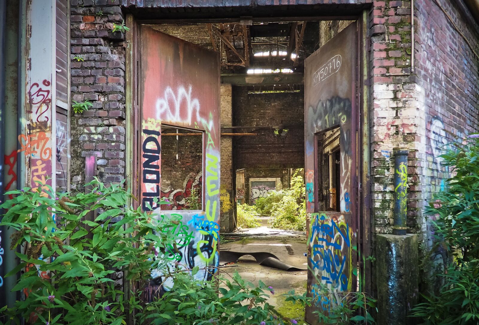 Olympus OM-D E-M10 sample photo. Lost places, rooms, abandoned photography