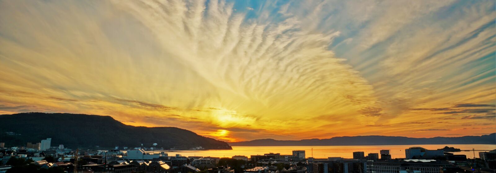 Sony SLT-A58 + Sony DT 16-50mm F2.8 SSM sample photo. Clouds, crazy, sunset, norge photography