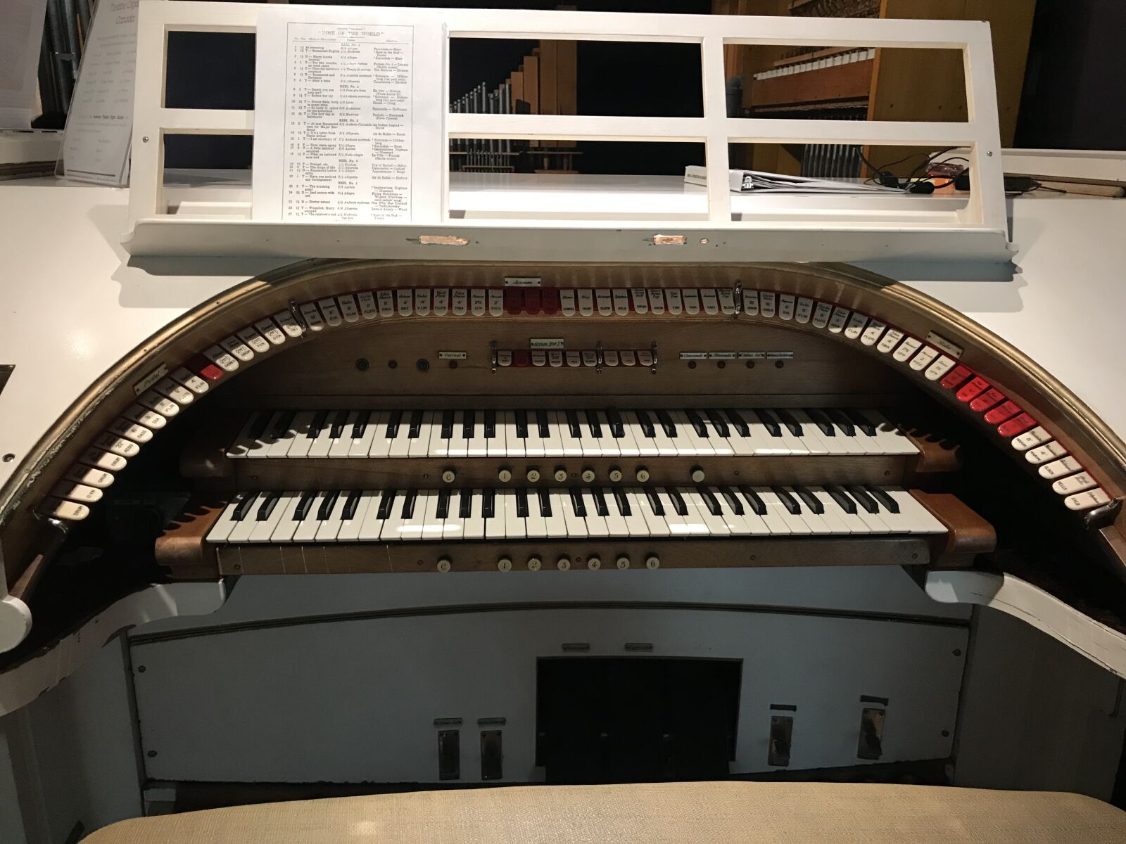 iPhone 7 back camera 3.99mm f/1.8 sample photo. Piano, hammond, synth photography