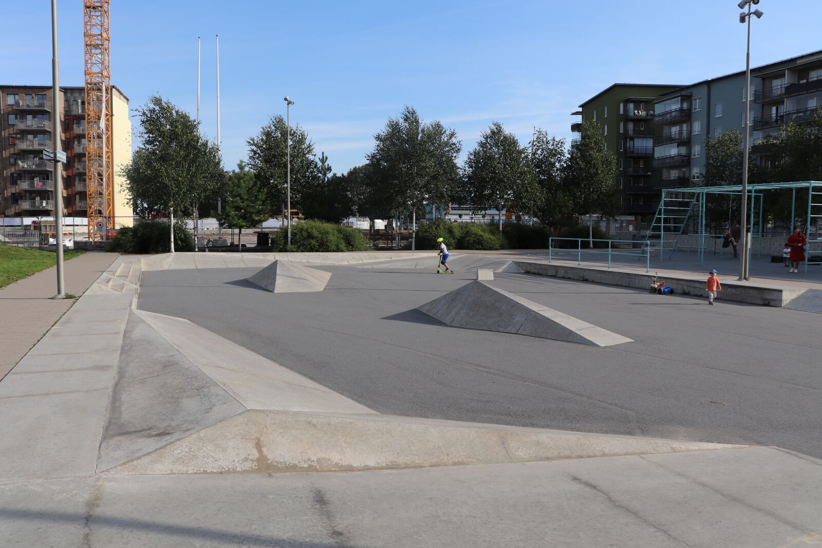 Canon EOS 200D (EOS Rebel SL2 / EOS Kiss X9) sample photo. Uppsala, park, skateboardspark photography