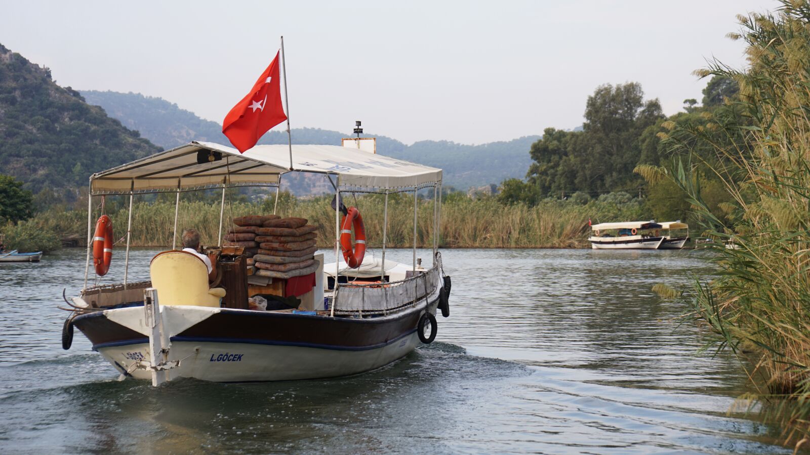 Sony a6000 + Sony Vario-Tessar T* E 16-70mm F4 ZA OSS sample photo. Boat, water, river photography