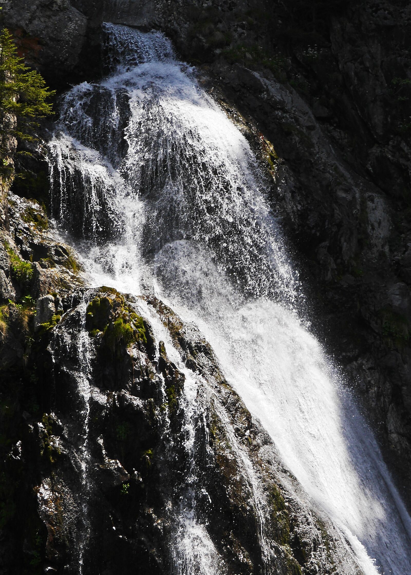 Panasonic Lumix DMC-GH3 sample photo. Waterfall, le bor on photography
