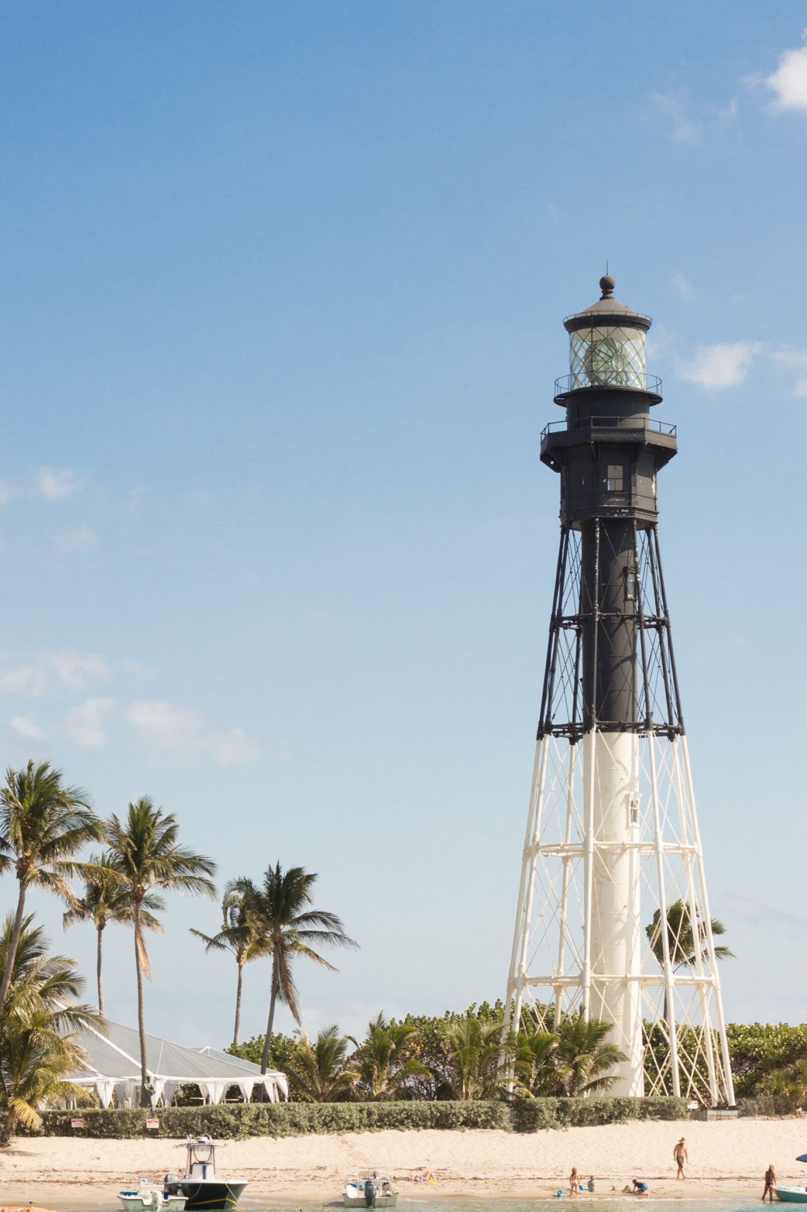 Canon EOS 700D (EOS Rebel T5i / EOS Kiss X7i) sample photo. Lighthouse, beach, blue skies photography