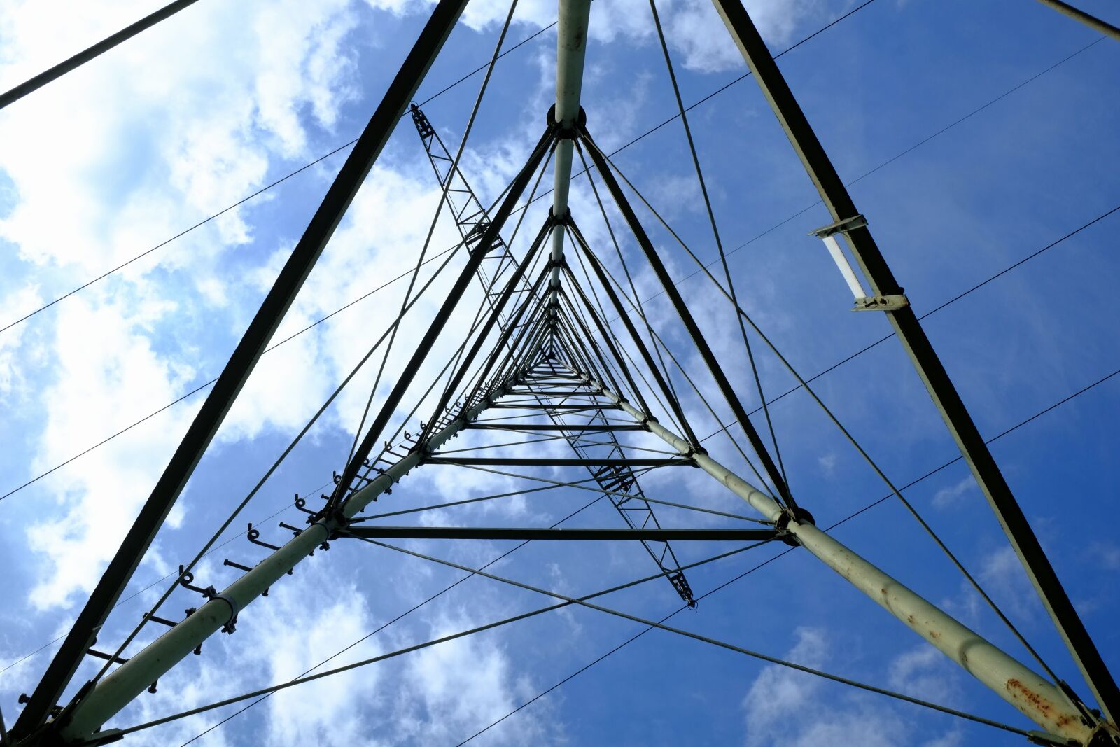 Fujifilm X-E1 sample photo. Pylon, current, electricity photography