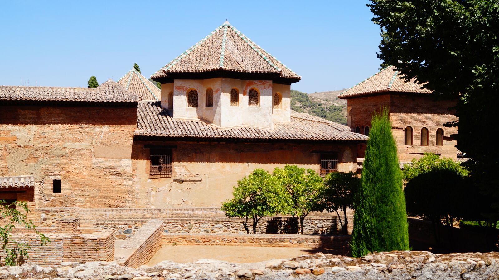 Sony DT 18-55mm F3.5-5.6 SAM II sample photo. Spain, andalusia, granada photography