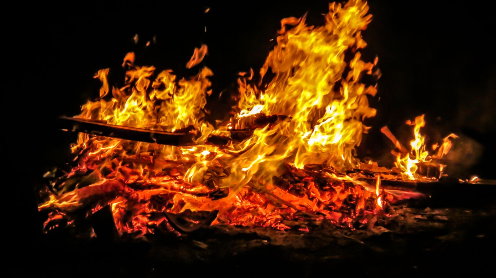 Canon PowerShot SX50 HS sample photo. Easter fire, fire, flame photography