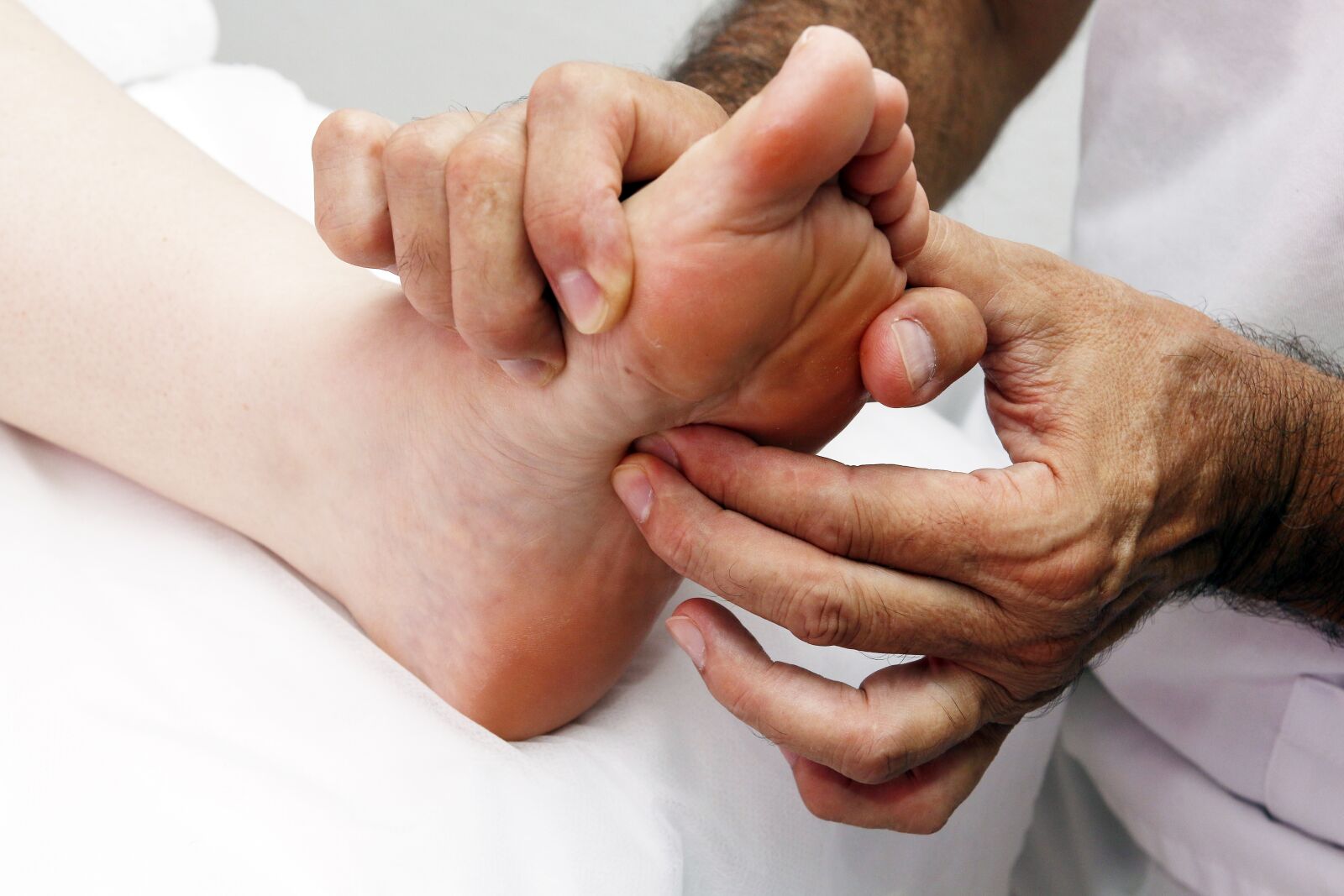 Canon EOS 70D sample photo. Foot reflexology, reflex foot photography