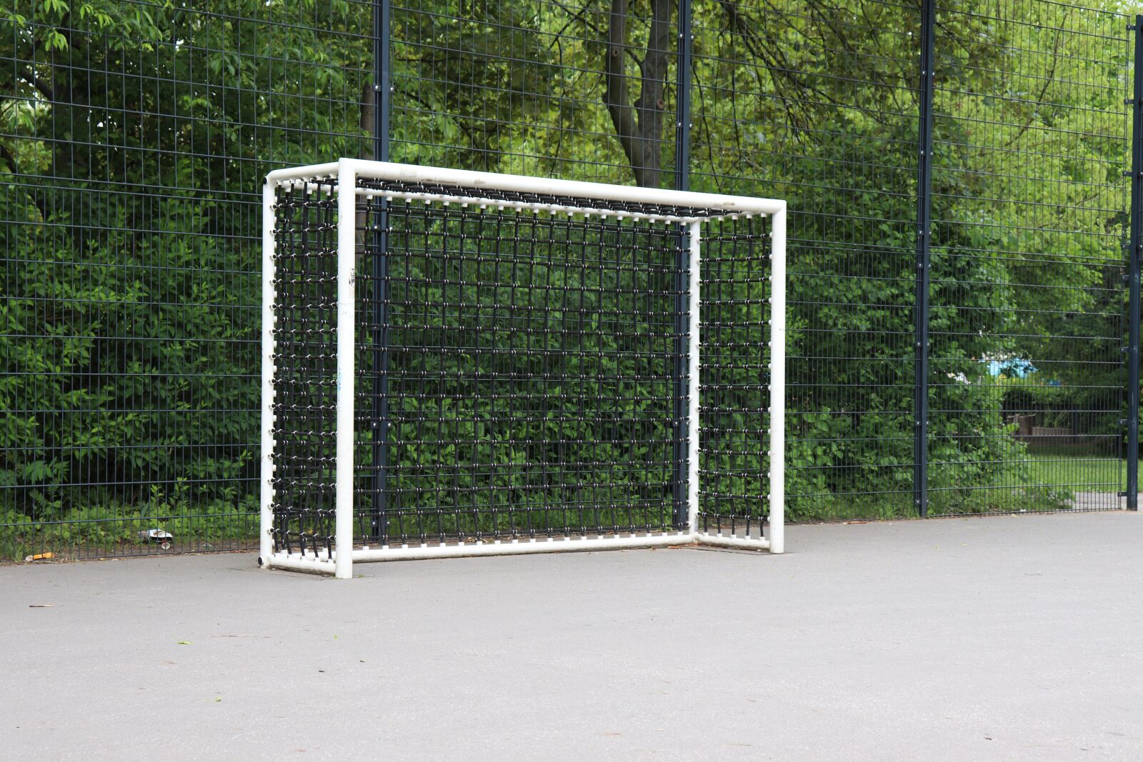 Canon EOS 200D (EOS Rebel SL2 / EOS Kiss X9) sample photo. Goal post, berlin, sport photography
