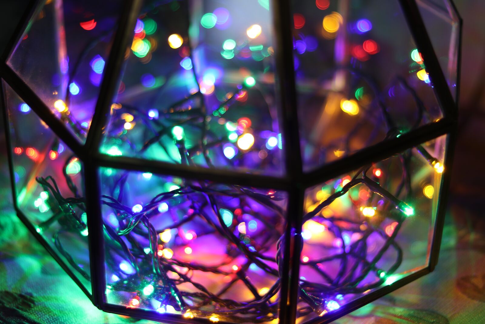 Canon EOS 80D + Canon EF 50mm F1.8 STM sample photo. Abstract, bright, christmas photography