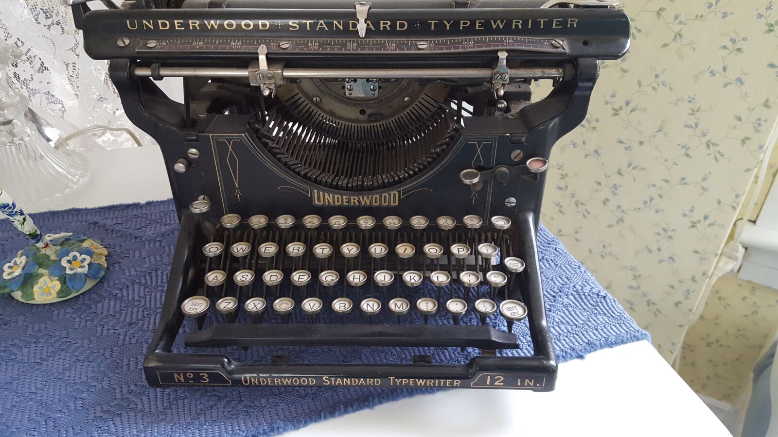 Samsung Galaxy S6 sample photo. Old, vintage typewriter, antique photography