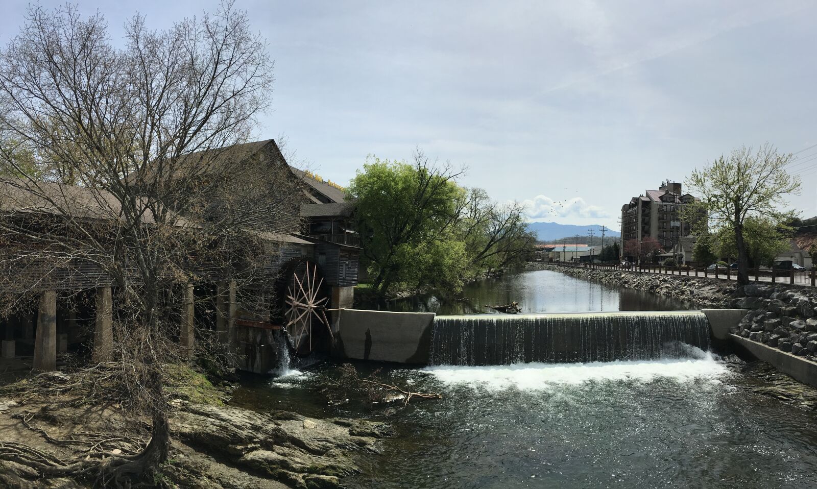Apple iPhone 6s sample photo. Tennessee, old water wheel photography