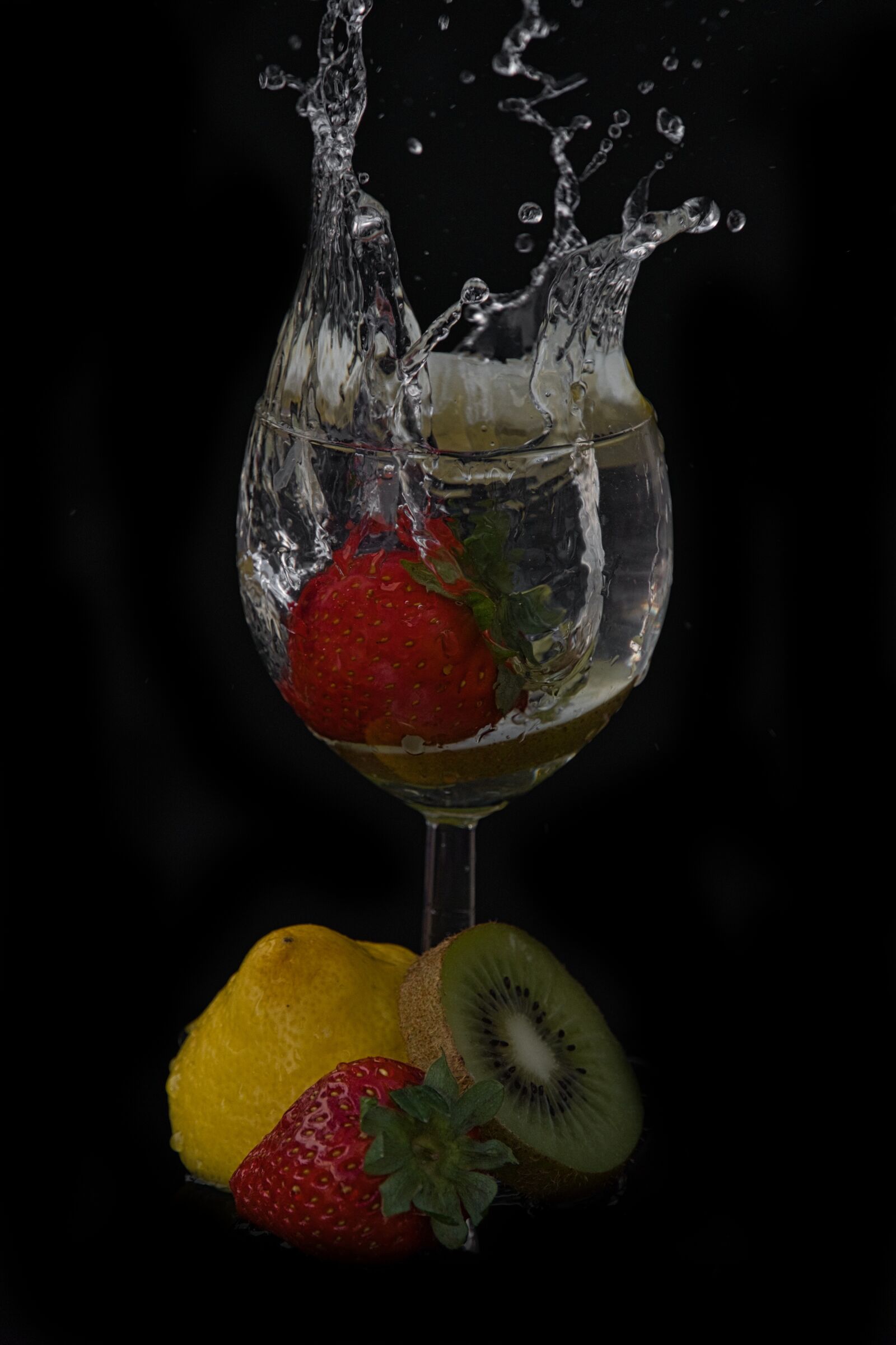 Sony a6400 sample photo. Black background, water, water photography