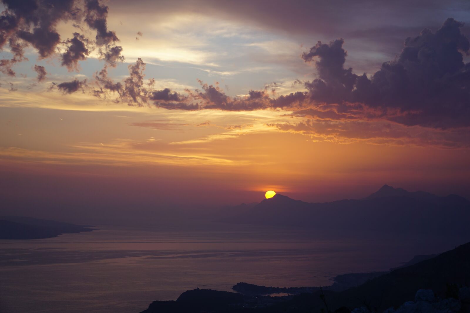 Sony E 55-210mm F4.5-6.3 OSS sample photo. Sea, sunset, mountains photography