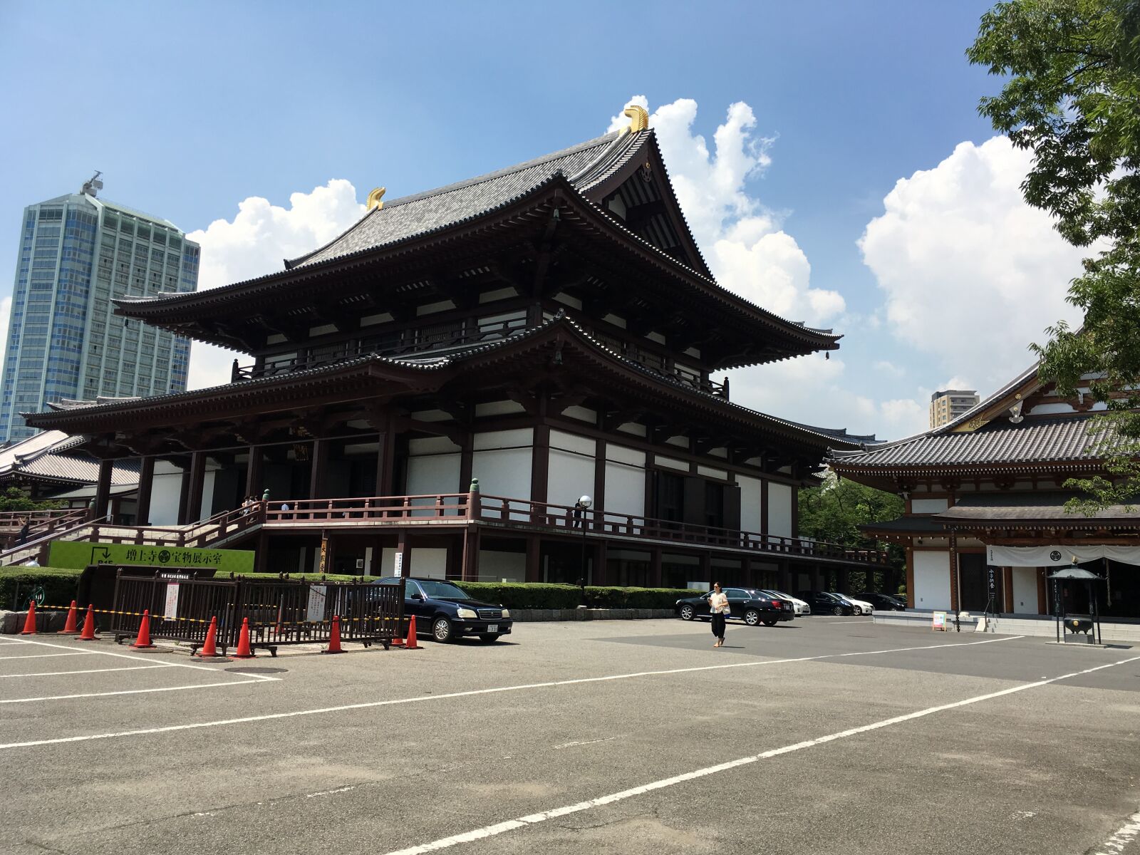 iPhone SE back camera 4.15mm f/2.2 sample photo. Tokyo photography
