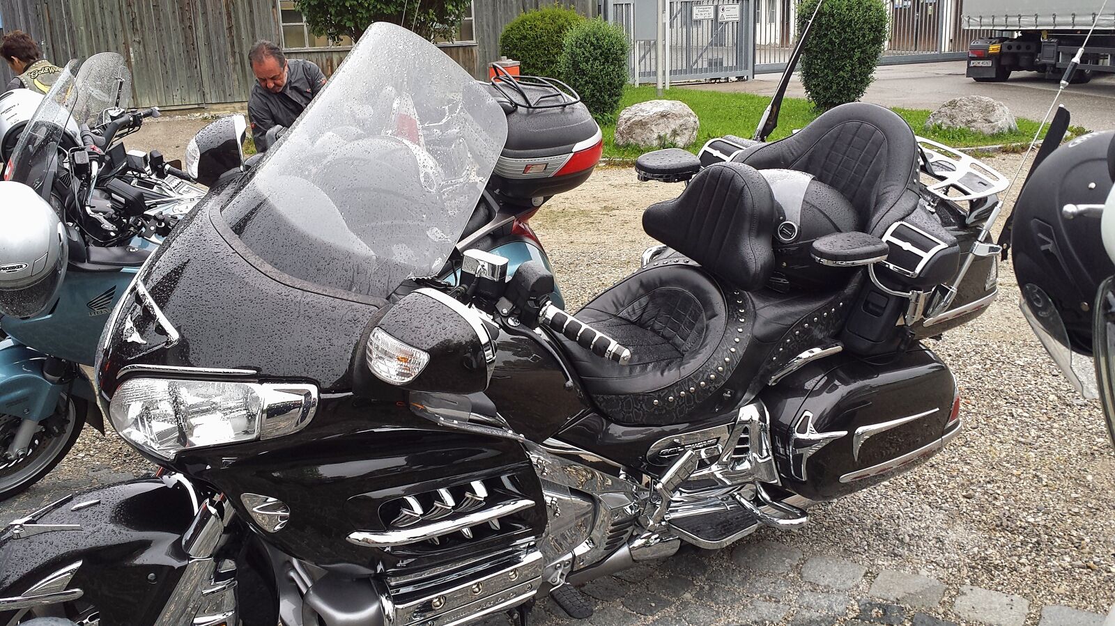 Samsung Galaxy S4 sample photo. Golden wings, motorcycle, motorcycle photography