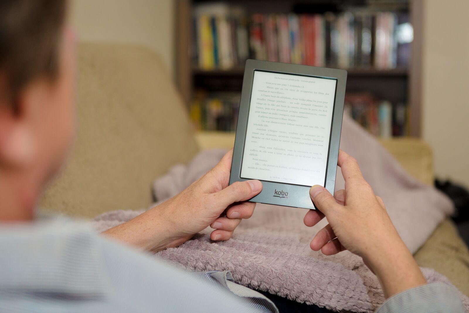 Canon EOS 5D Mark III sample photo. Cocooning, read, reading photography