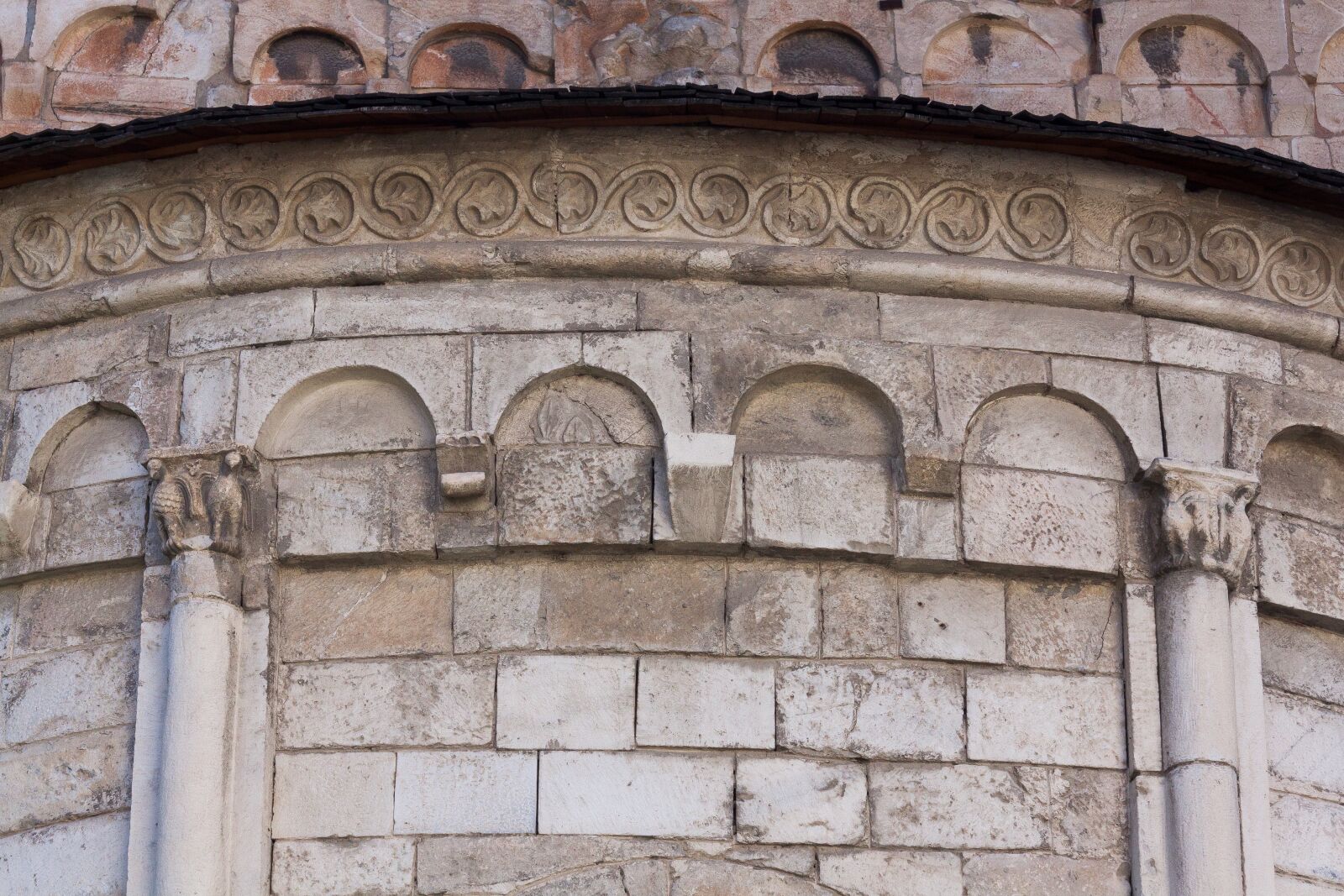 Canon EF-S 17-85mm F4-5.6 IS USM sample photo. Apse, church, ornament photography