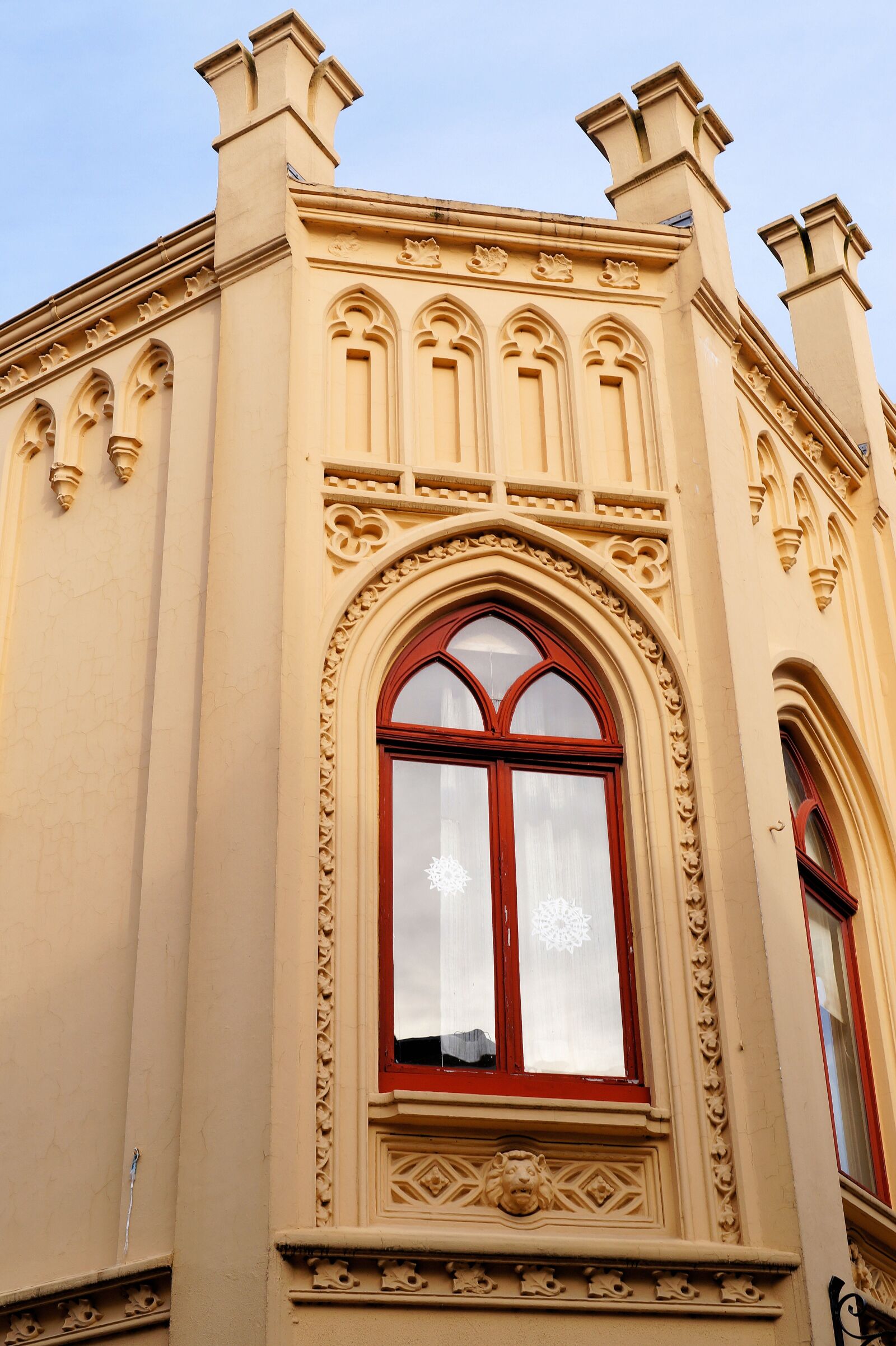 Sony SLT-A58 sample photo. House, window, facade photography