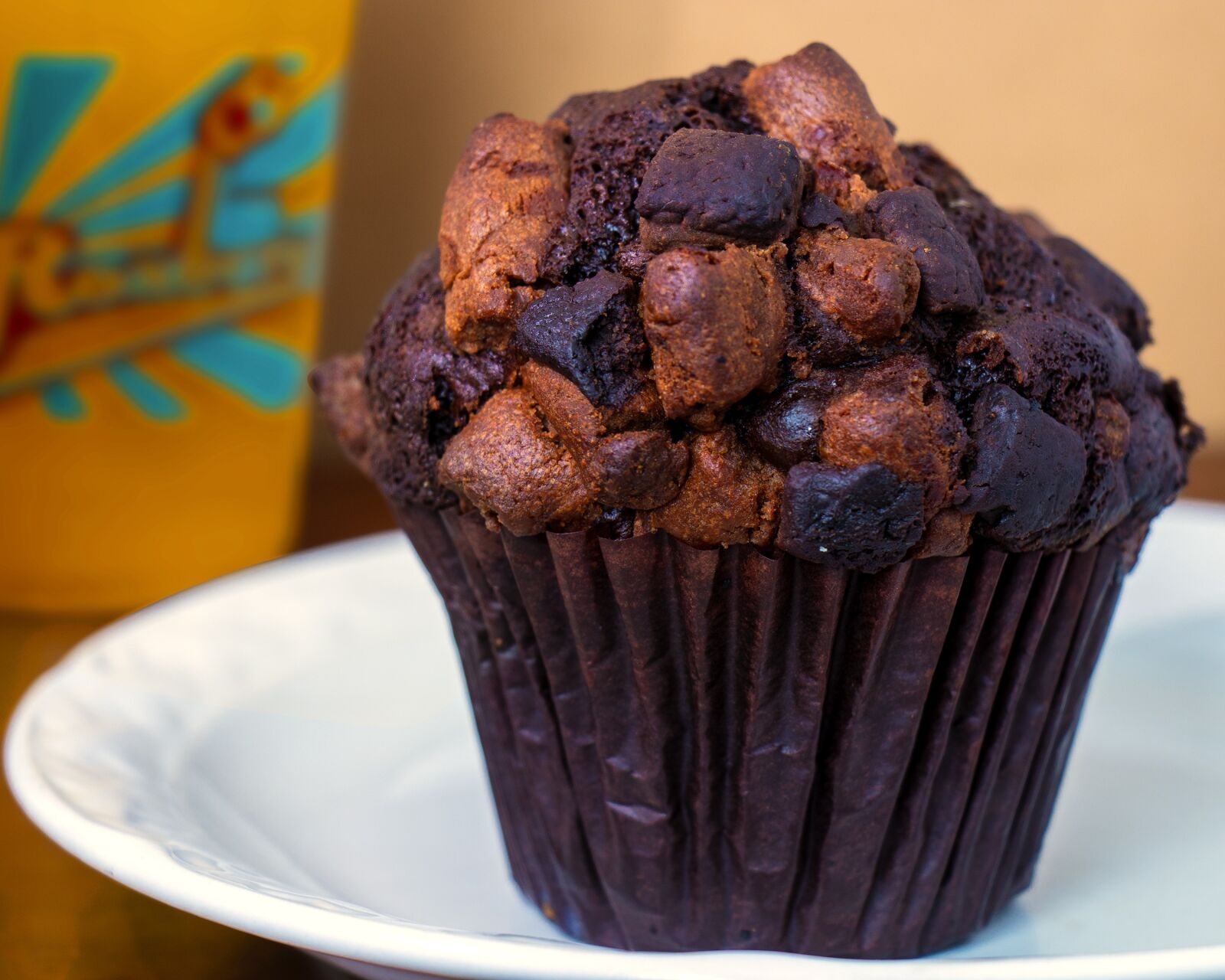 Canon EF-S 18-135mm F3.5-5.6 IS USM sample photo. Cupcake, food, sweetness photography