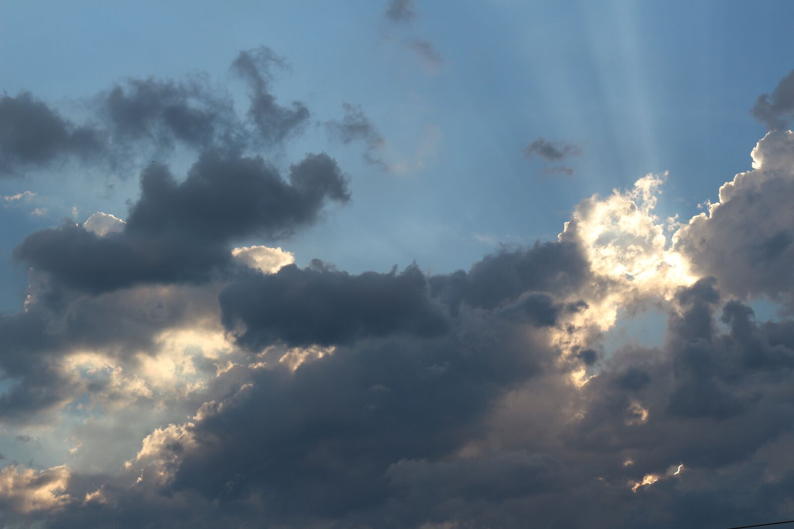 Canon EOS 700D (EOS Rebel T5i / EOS Kiss X7i) sample photo. Clouds, sky, blue photography