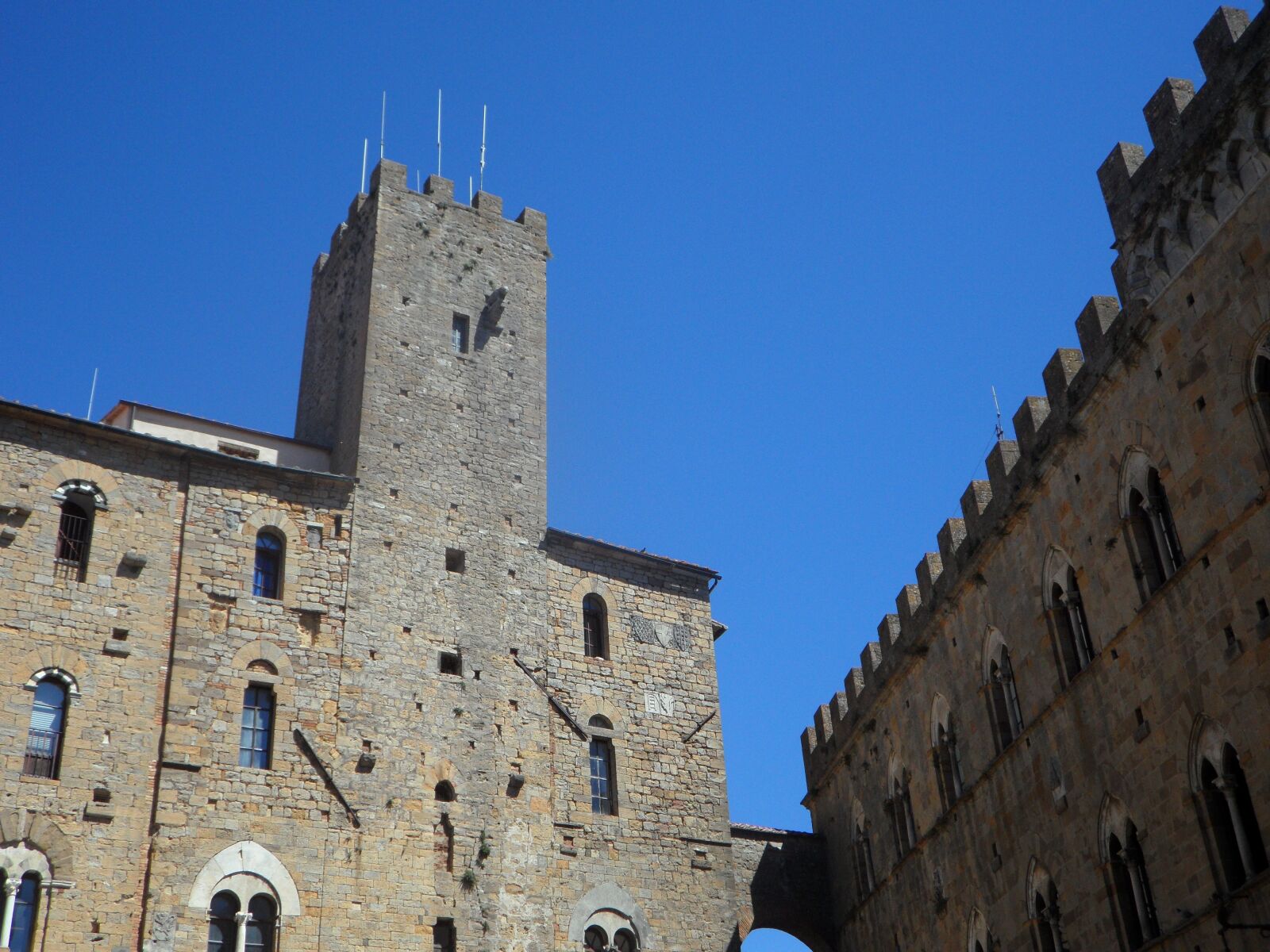 Samsung VLUU WB210, SAMSUNG WB210 sample photo. Volterra, palace, building photography